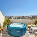 شقة Sunsoaked Msida Penthouses With Hot Tub, Wifi & Ac By 360 Estates Santa Vennera