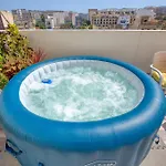 Apartman Sunsoaked Msida Penthouses With Hot Tub, Wifi & Ac By 360 Estates *