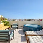 Sunsoaked Msida Penthouses With Hot Tub, Wifi & Ac By 360 Estates