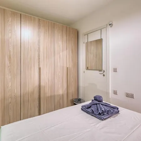 Apartamento Sunsoaked Msida Penthouses With Hot Tub, Wifi & Ac By 360 Estates