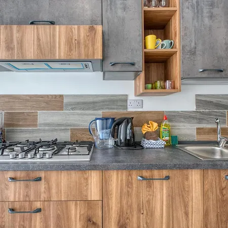 Sunsoaked Msida Penthouses With Hot Tub, Wifi & Ac By 360 Estates