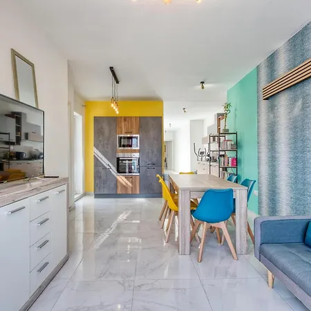 Sunsoaked Msida Penthouses With Hot Tub, Wifi & Ac By 360 Estates