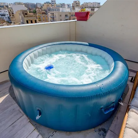Sunsoaked Msida Penthouses With Hot Tub, Wifi & Ac By 360 Estates Apartamento Santa Vennera