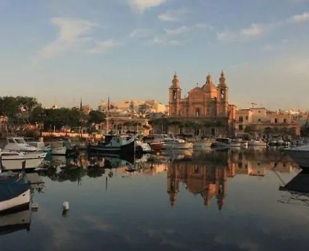 Sunsoaked Msida Penthouses With Hot Tub, Wifi & Ac By 360 Estates