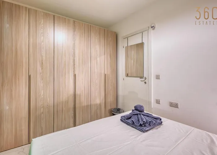 Apartamento Sunsoaked Msida Penthouses With Hot Tub, Wifi & Ac By 360 Estates