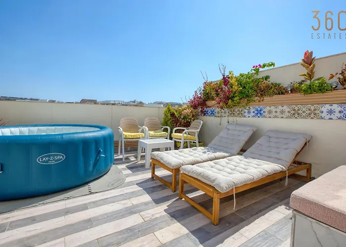 Sunsoaked Msida Penthouses With Hot Tub, Wifi & Ac By 360 Estates Apartamento