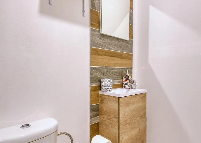 Sunsoaked Msida Penthouses With Hot Tub, Wifi & Ac By 360 Estates *