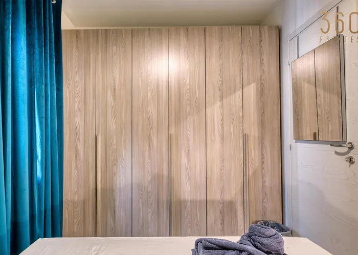 Sunsoaked Msida Penthouses With Hot Tub, Wifi & Ac By 360 Estates *