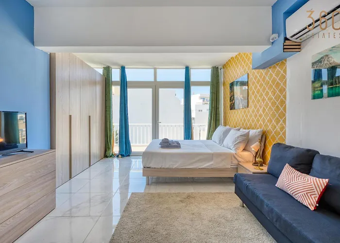 Sunsoaked Msida Penthouses With Hot Tub, Wifi & Ac By 360 Estates