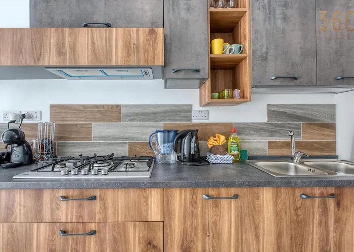 Sunsoaked Msida Penthouses With Hot Tub, Wifi & Ac By 360 Estates
