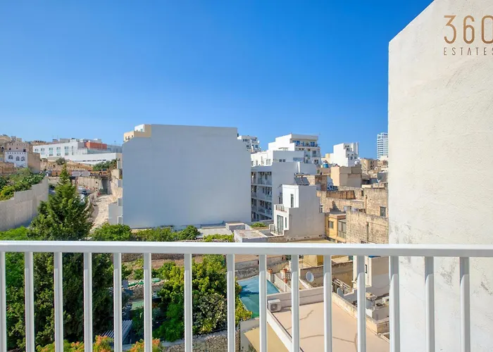 Sunsoaked Msida Penthouses With Hot Tub, Wifi & Ac By 360 Estates Apartamento