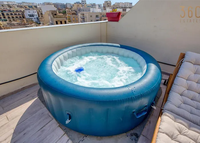 Sunsoaked Msida Penthouses With Hot Tub, Wifi & Ac By 360 Estates Apartamento Santa Vennera