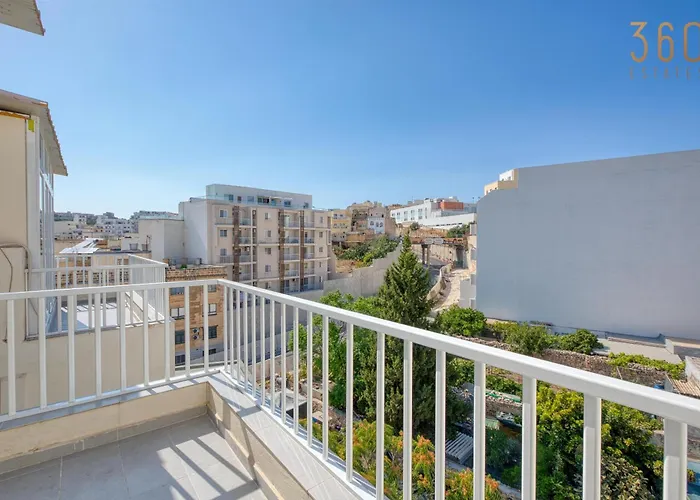 Sunsoaked Msida Penthouses With Hot Tub, Wifi & Ac By 360 Estates *