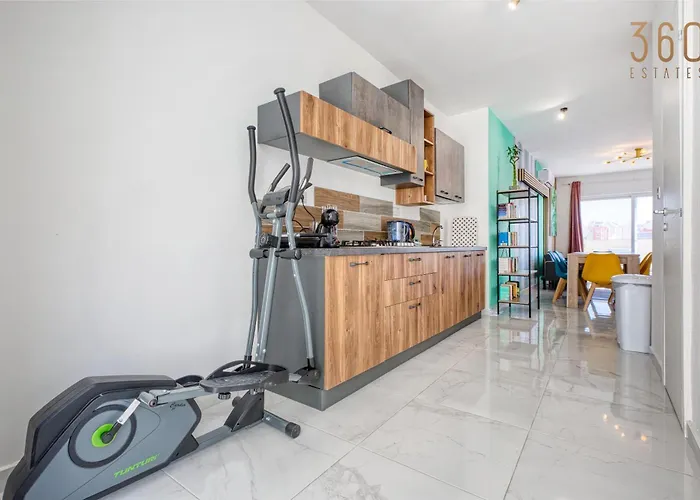 Sunsoaked Msida Penthouses With Hot Tub, Wifi & Ac By 360 Estates Apartamento Santa Vennera