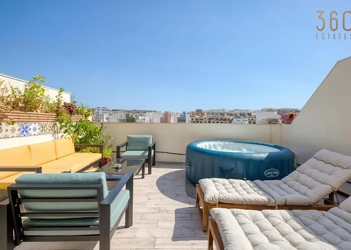 Sunsoaked Msida Penthouses With Hot Tub, Wifi & Ac By 360 Estates